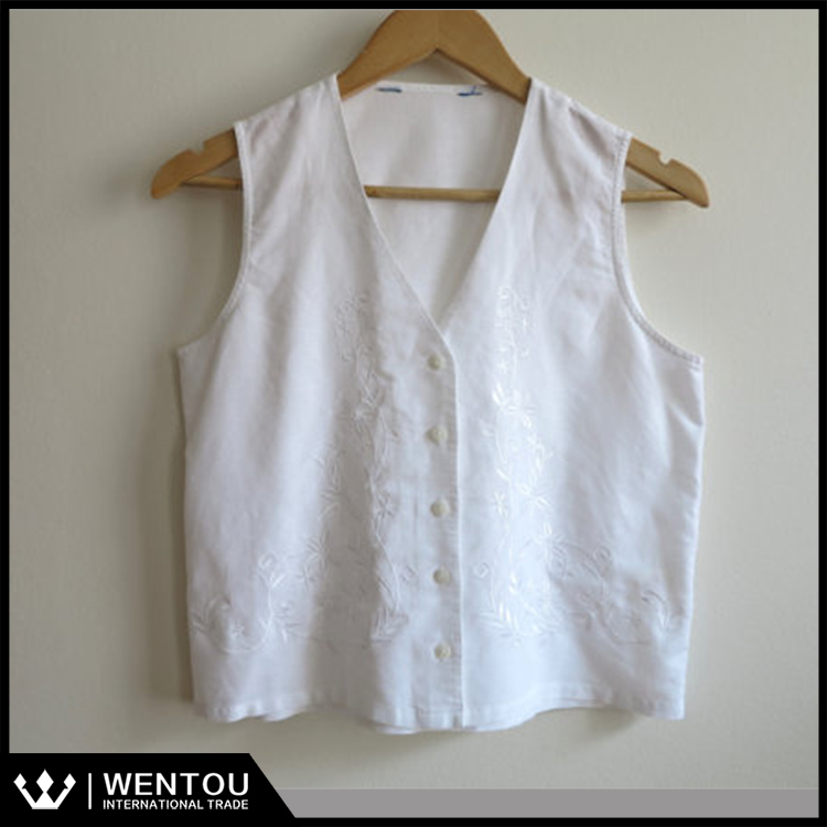 ノースリーブ夏ブラウスボタンアップ刺繍入りミディアムサイズホワイトコットントップ-Tシャツ問屋・仕入れ・卸・卸売り