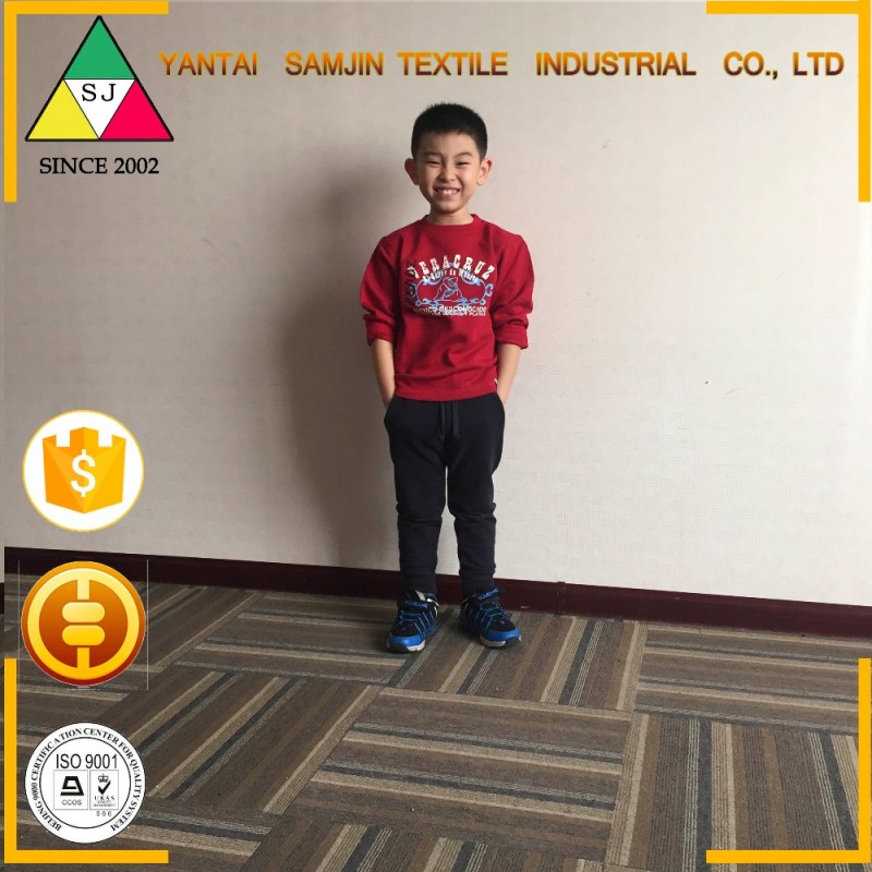 を男の子ラウンド襟春赤ロングスリーブシャツ-キッズ服　パーカー、スウェットシャツ問屋・仕入れ・卸・卸売り