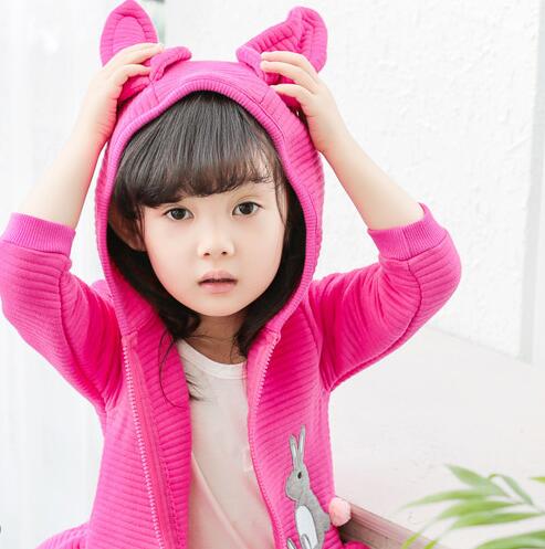 Zm30996a韓国かわいいウサギの赤ちゃんコート服ファッション子供フロックデザインでフード-プラスサイズコート問屋・仕入れ・卸・卸売り