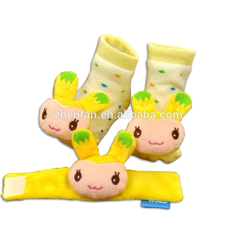 黄色のウサギの赤ちゃんのおもちゃ動物靴下リストストラップでガラガラ-ソックス問屋・仕入れ・卸・卸売り