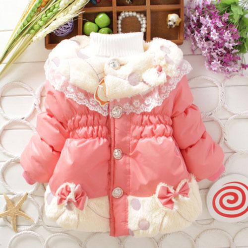 幼児の女の子の冬のコートちょう結びtc11810パターン厚く暖かい韓国の美しい赤ちゃんコートの毛皮の襟-プラスサイズコート問屋・仕入れ・卸・卸売り