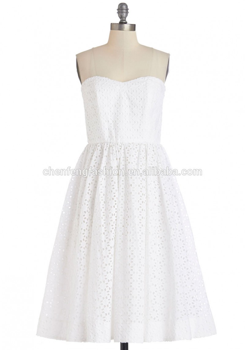幾何学的なchefonアイレット綿レースのストラップレスの白いドレス-カジュアルドレス問屋・仕入れ・卸・卸売り
