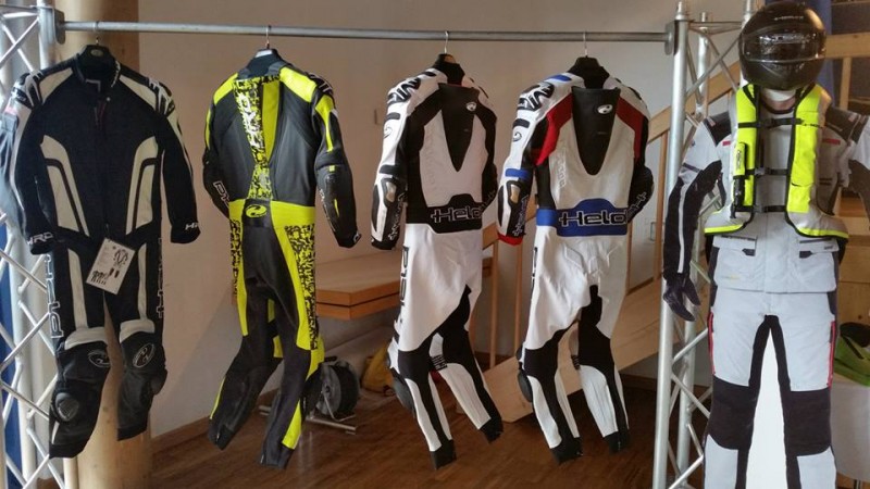 オートバイの革のスーツジャケットとバイカー安全歯車付きパンツ/バイクスーツ-バイクウェア問屋・仕入れ・卸・卸売り