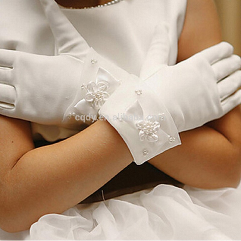 真珠の装飾のフラワーガールのサテンの手袋/女の子拝領手袋/白いサテンの手首の手袋-ウエディンググローブ問屋・仕入れ・卸・卸売り