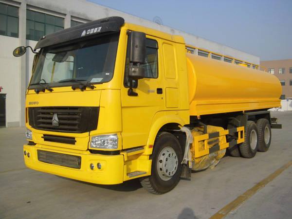 sinotruk4x2の１００００Ｌ飲酒給水車中国で良い品質の熱い販売、 製造-散水車問屋・仕入れ・卸・卸売り