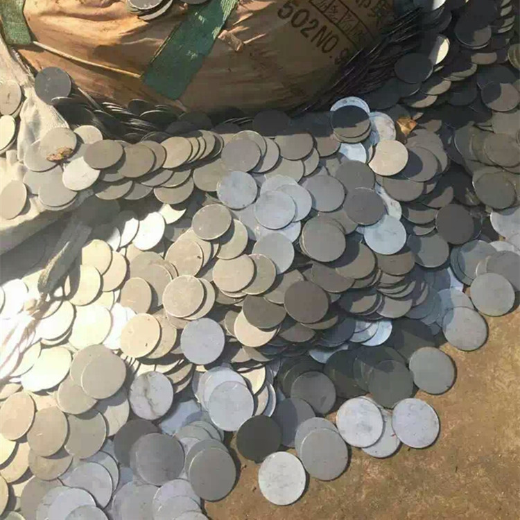 丸鋼をスタンピングしているYongnianメーカーは、丸い金属溶接鋼管の鉄シールを増やすために亜鉛メッキ問屋・仕入れ・卸・卸売り