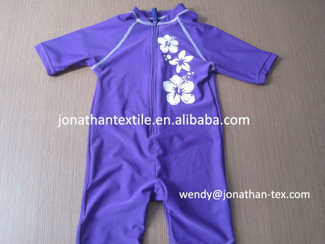 Bauhiniaの印刷物の赤ん坊のロンパースの水着! 利用できる紫色または青いですかピンクのcolorways今! 前部ジッパーとの短い袖の水泳の摩耗! UPF-ベビーロンパース問屋・仕入れ・卸・卸売り